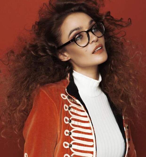 Алена Водонаева подарила сыну первый телефон