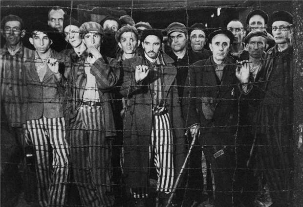 Заключённые одного из крупнейших концентрационных лагерей на территории Германии.