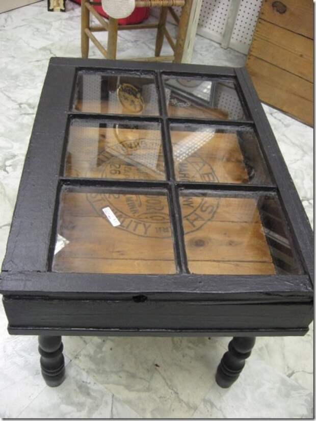 2. Стильный столик из старого окна