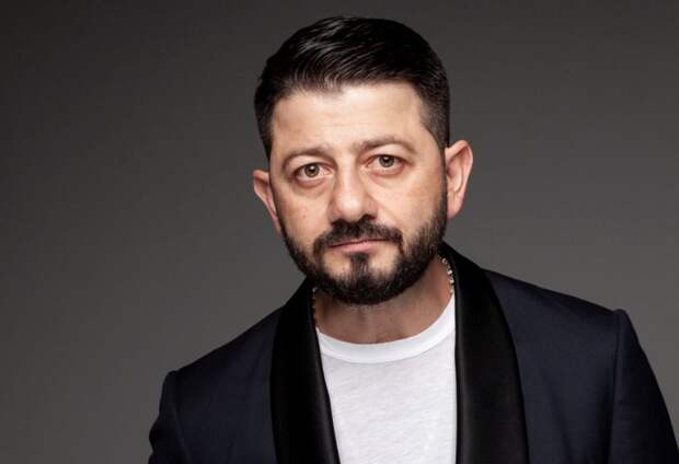 Тайный развод после 18 лет: 46-летний Михаил Галустян представил новую возлюбленную