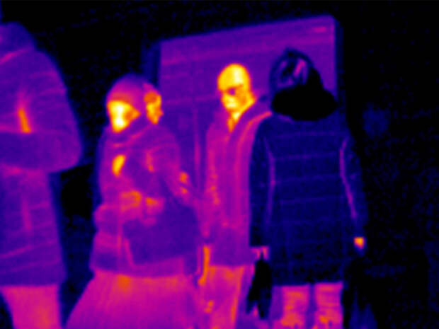 Вот как тепловизор видит людей в метро