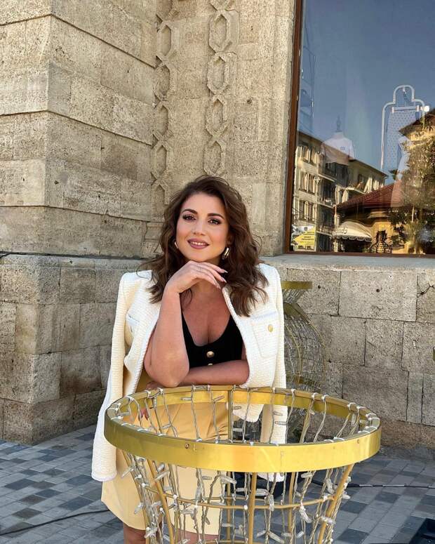 Жасмин поделилась горячим фото с пляжа