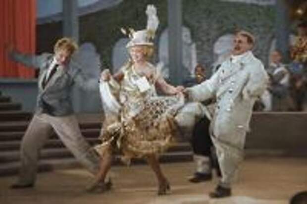 Это был служебный брак. Любовь Орлова была готова на любые жертвы ради кино