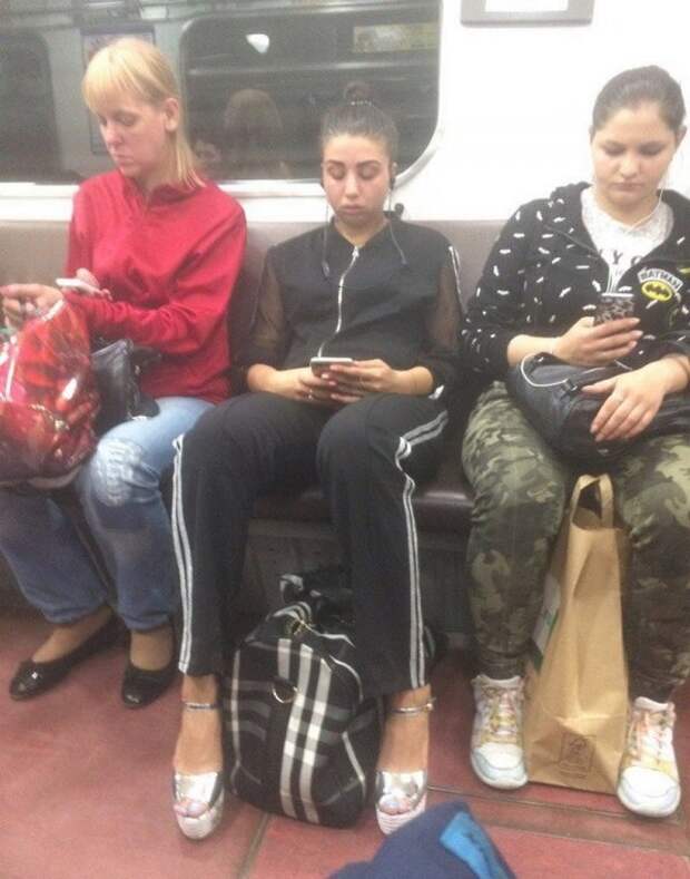 Чудаки и модники из метро