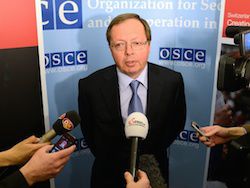Новость на Newsland: Постпред РФ: никакого участия военных России на Украине нет