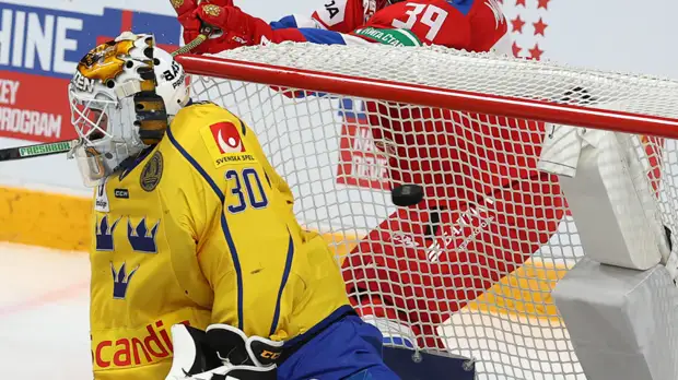 Вратарь сборной Швеции прокомментировал пропущенную шайбу от Мичкова