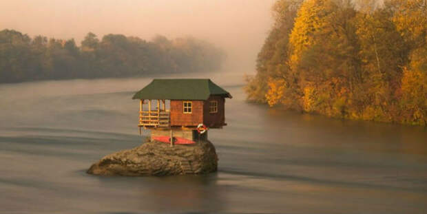 Маленькие одинокие дома для одиноких людей