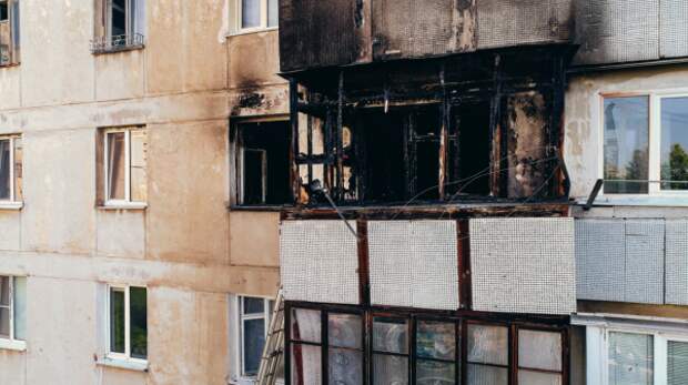 В Севастополе горела квартира, на улицу вывели 10 человек 2
