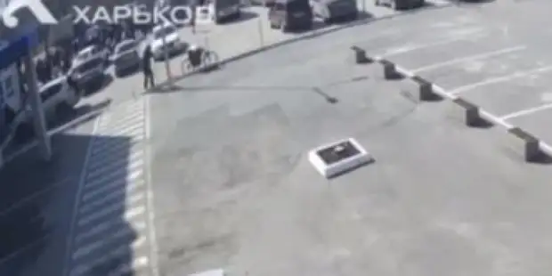 Людей возле «Новой почты» в Харькове обстреляли укрофашисты, предварительно выгнав их из помещения на улицу