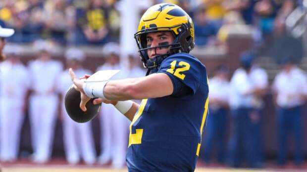 Cade McNamara warming up for Michigan