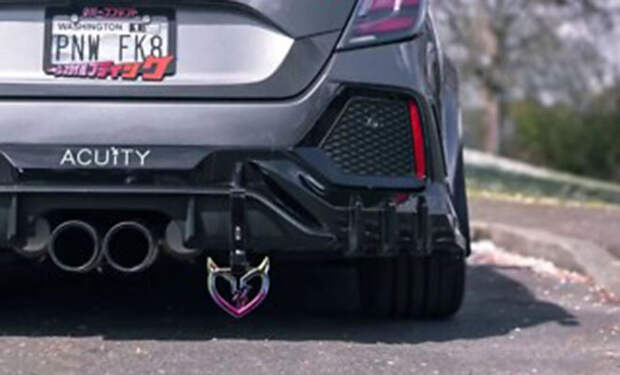 Сердце на бампере автомобиля: зачем его стали вешать многие водители, и что оно значит