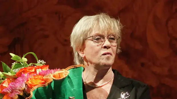 Алису Фрейндлих госпитализировали с коронавирусом