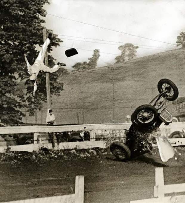Автогонщик в момент аварии, Вашингтон, 1936 год. история, события, фото