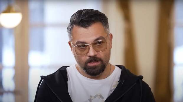 Фанатов Чумакова возмутили страстные танцы артиста с поклонницей во время концерта