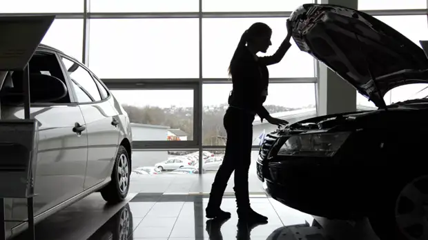 Автоэксперт Ломанов призвал не спешить с покупкой автомобиля