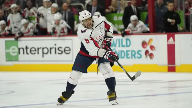 Халл поздравил Овечкина с 742-м голом в НХЛ