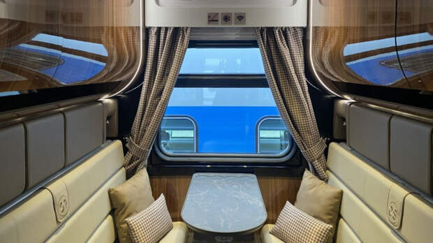 РЖД показали купейные вагоны нового поколения с двухметровыми полками