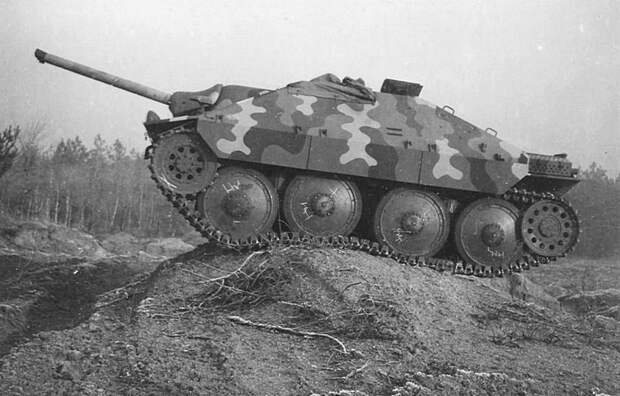 Прототип немецкой легкой САУ «Хетцер» во время испытаний. Время съемки: 1943 Великая Отечественная Война, СССР, военная техника, германия