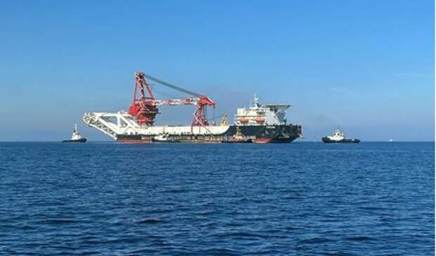The pipe-laying vessel Fortuna, which may be used to complete the construction of the Nord Stream 2 Baltic Sea gas pipeline, makes its way to Wismar, Germany, September 30, 2020. Picture taken September 30, 2020. REUTERS/Oliver Denzer