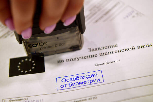 Еврокомиссия включила Россию в топ стран по уровню отказов в шенгенских визах