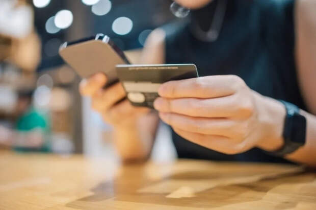 Эксперт Базылев назвал реальные причины блокировки банковских карт