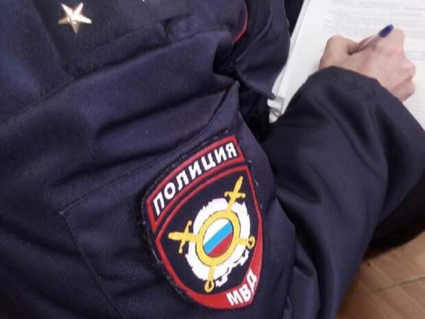 В Суздале наркозакладчик при задержании напал на полицейских с ножом