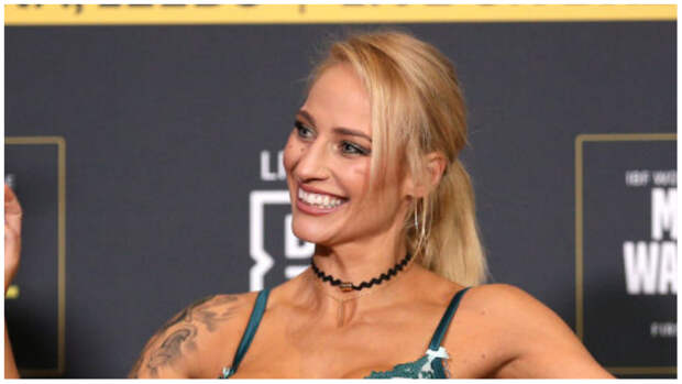 Ebanie Bridges at weigh-ins