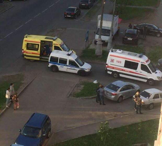 В Москве из окна выпали парень и девушка