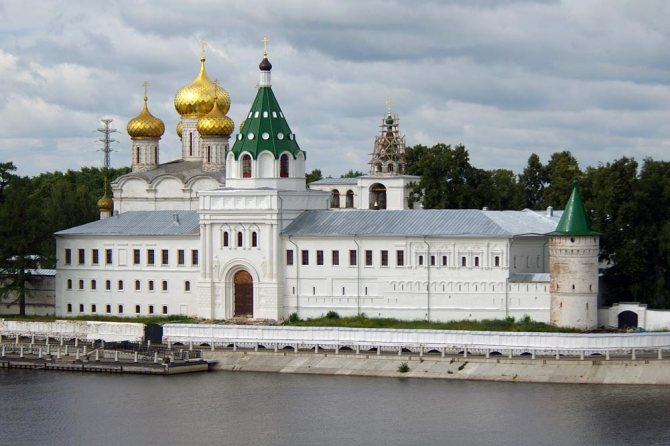 Свято-Троицкий Ипатьевский монастырь в г. Костроме. Современная фотография