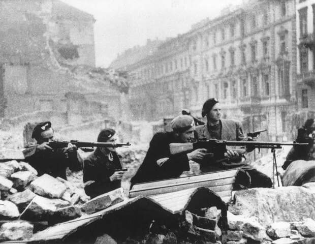 Варшавское восстание, 1944 год Universal History Archive/Universal Images Group via Getty Images