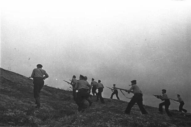 Морская пехота идет в атаку, Крым. Фотоматериалы из открытых источников