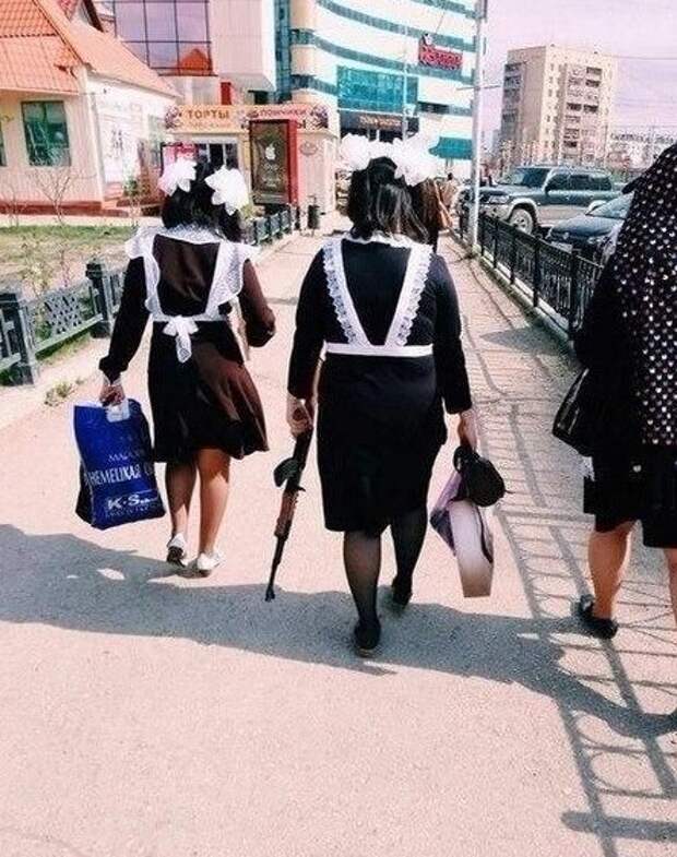 Пистолет в неумелых руках - страшнее атомной бомбы Пистолет в неумелых руках - страшнее атомной бомбы оружие, прикол, юмор