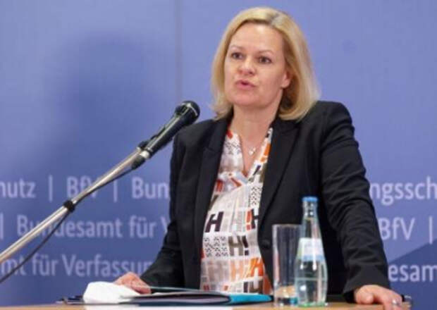 Немецкие власти призвали граждан собрать «тревожный чемоданчик»