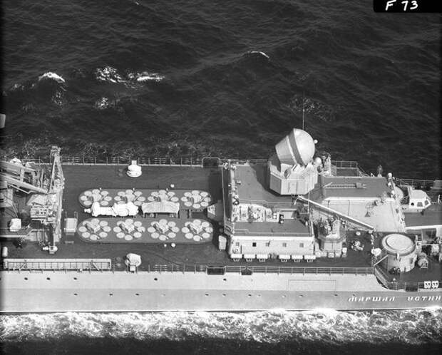 На изображении продемонстрированы шахты запуска С300Ф. Как можно понять по кормовой записи, перед нами крейсер "Маршал Устинов".