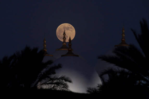 Лунное затмение в Абу-Даби