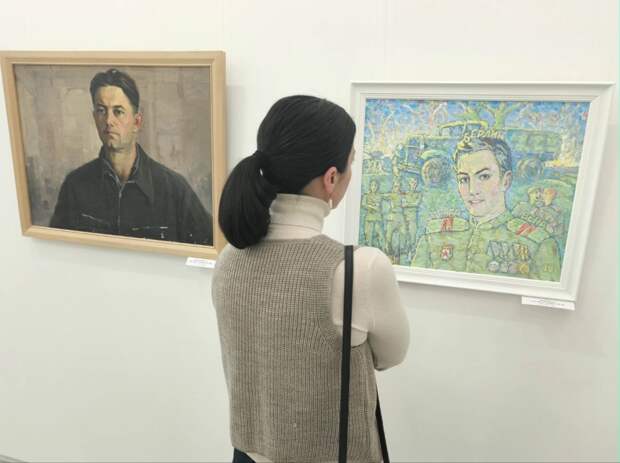 На выставке «Мужской портрет в произведениях художников Адыгеи» представлено  около 80 работ местных мастеров