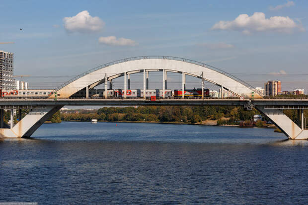 Невероятно красивый Химкинский мост Октябрьской железной дороги через канал имени Москвы