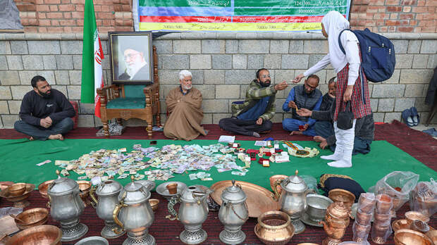 Жители Кашмира жертвуют деньги и золото в поддержку Ирана