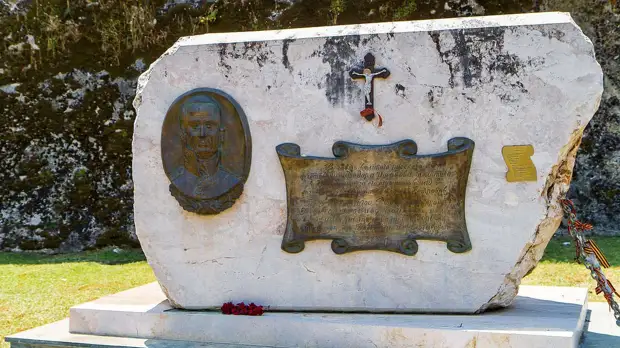 Посольство РФ призвало МИД Греции наказать виновных в осквернении памятника Ушакову