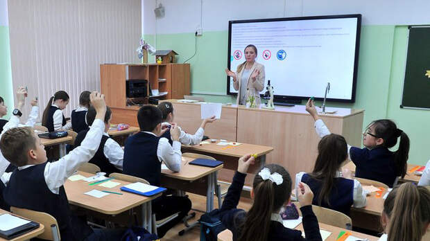Тайный кодекс для учителей: В кафе ходить только по ночам, про магазины белья забыть