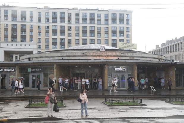 Автобусы будут ходить каждые две минуты у метро «Фрунзенская»