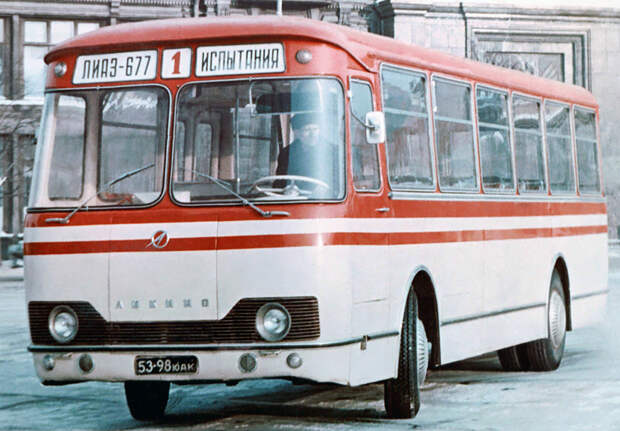 На фото: ЛиАЗ 677 предсерийный