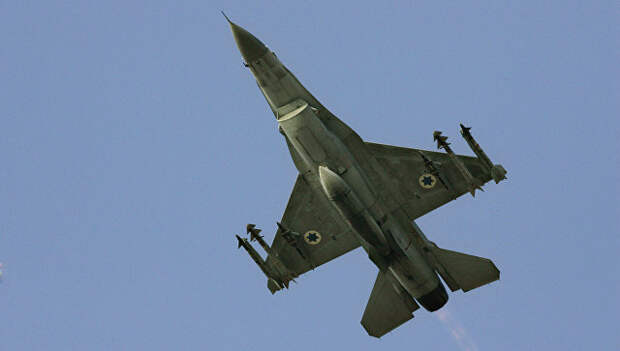 Израильский боевой самолет F-16. Архивное фото