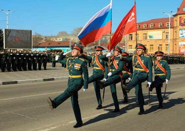 Во сколько начинается парад в калининграде. Тренировка парада в Калининграде. Парад город Белогорск. Подготовка к параду. Парад Победы Белогорск 2024.