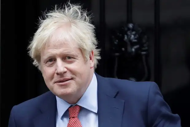 Джонсон поздравил Макрона с переизбранием президентом Франции