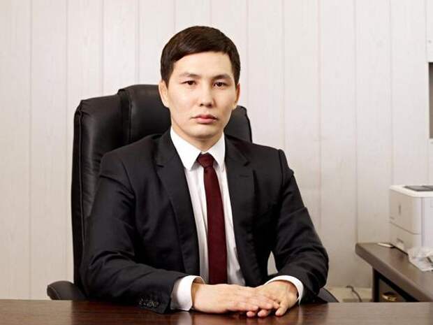 "Это провокация",  депутат сломал нос подчиненному за то, что тот хотел уйти в отпуск