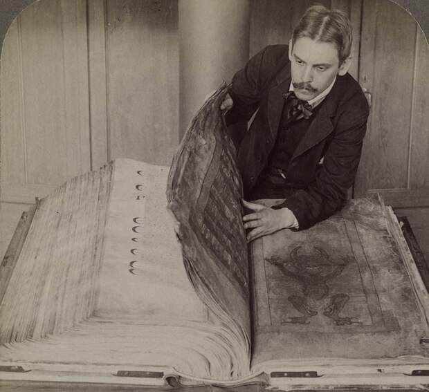 Кодекс Гигас - книга, которую еще называют «Библия Дьявола». | Фото: img1.liveinternet.ru.