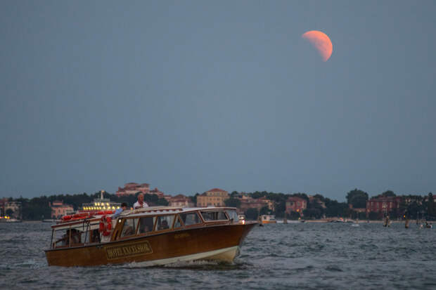 Лунное затмение в Венеции