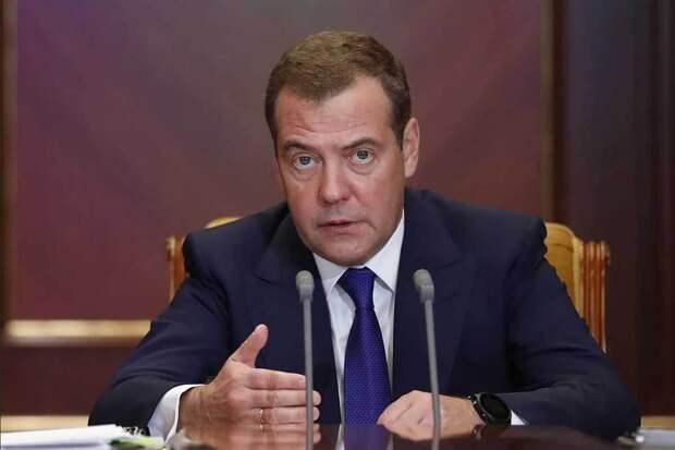 Второй день в сети не прекращают появляться все новые комментарии чиновников, политиков и экспертов относительно трагических событий, произошедших в двух регионах России в воскресенье.
