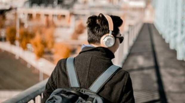 Мужчина в наушниках / Фото: unsplash.com